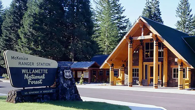 McKenzie River Ranger Station by Pivot Architecture 768x432